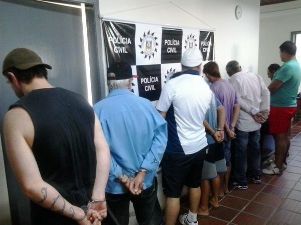 Oito homens foram presos em opera&ccedil;&atilde;o contra o tr&aacute;fico de drogas na regi&atilde;o Carbon&iacute;fera