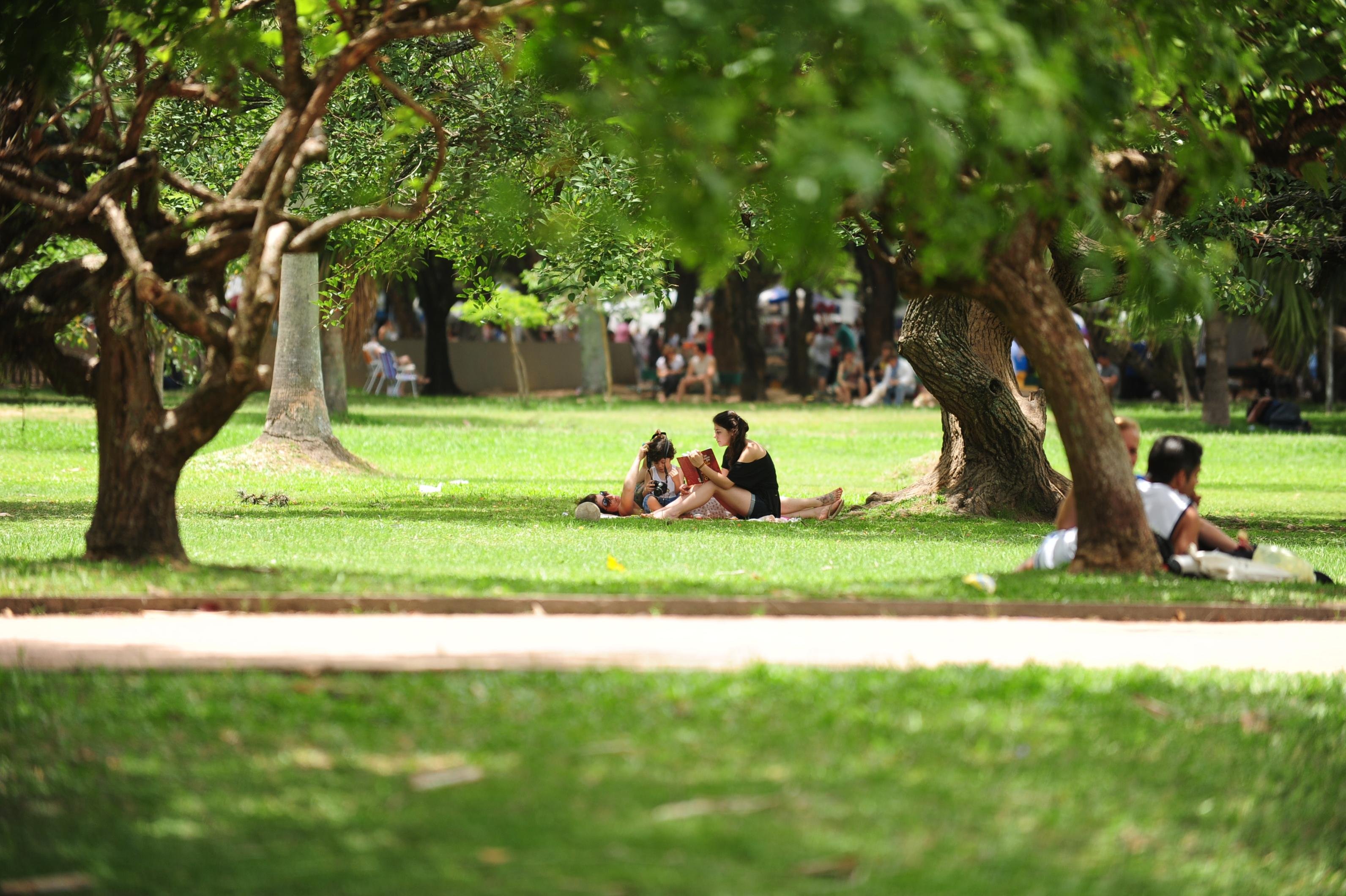 Sola&ccedil;o de s&aacute;bado e domingo d&aacute; lugar &agrave; nebulosidade e m&aacute;ximas n&atilde;o devem passar dos 26&deg;C 
