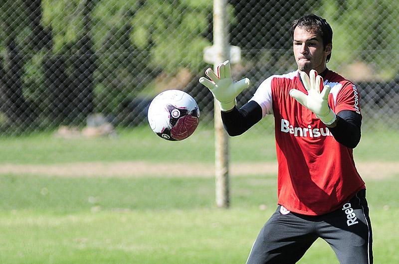 Titular absoluto, Muriel garante vontade de ficar no Inter