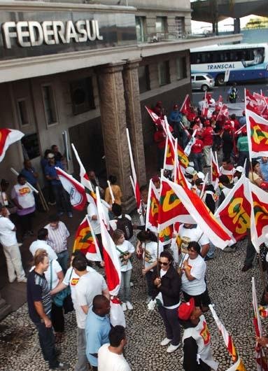 Diversas pessoas do interior do Estado vieram a Porto Alegre para participar do protesto