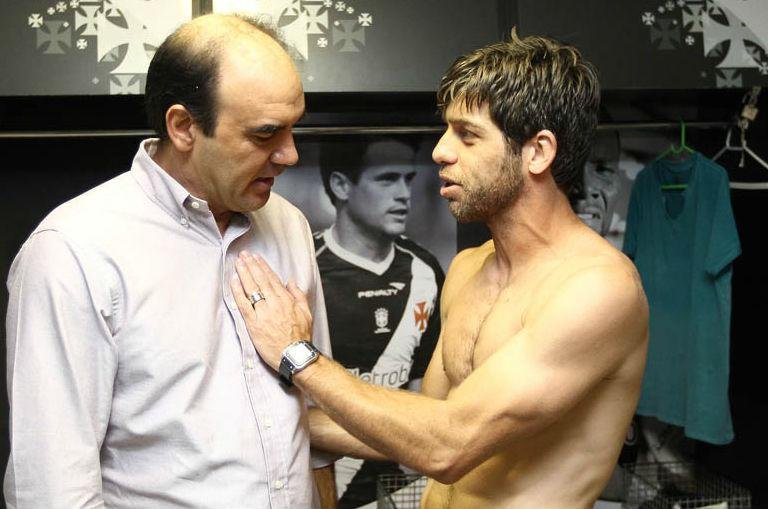 Ricardo Gomes conversa com Juninho Pernambucano