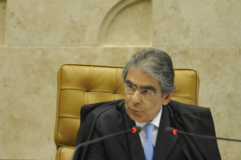 Ayres Britto recebe homenagem e diz que STF muda cultura do Pa&iacute;s