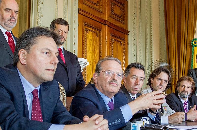 Tarso Genro prop&otilde;e 10% de reajuste para o m&iacute;nimo regional