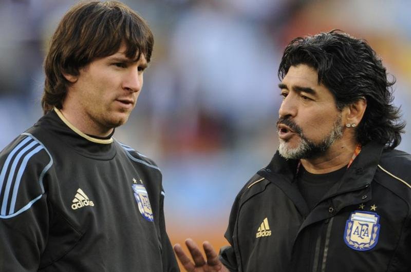 Maradona n&atilde;o foi no Bar&ccedil;a &acute;&acute;nem metade`` de Messi, diz Piqu&eacute;