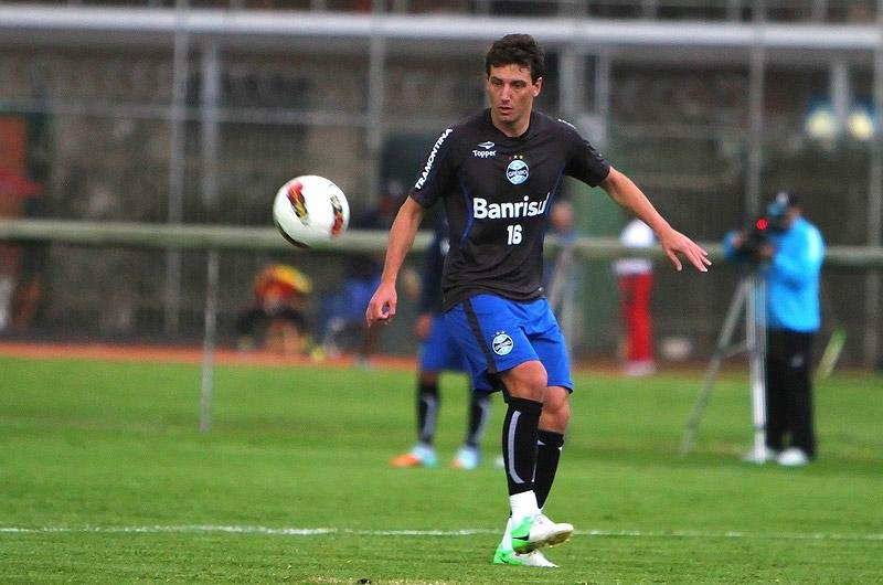 Elano conta que seria o primeiro a pedir perman&ecirc;ncia de Luxa