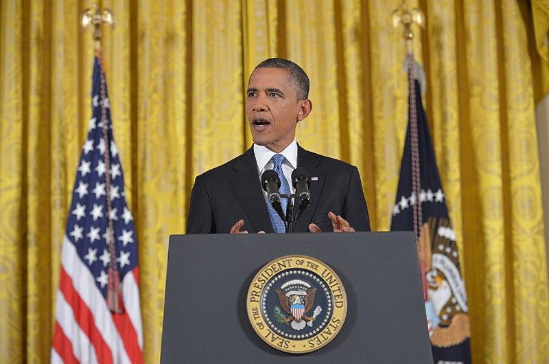Obama promete iniciativa diplom&aacute;tica para resolver crise nuclear iraniana