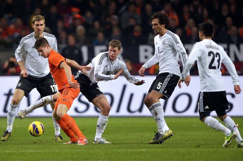 Desfalcadas, Holanda e Alemanha empatam sem gols