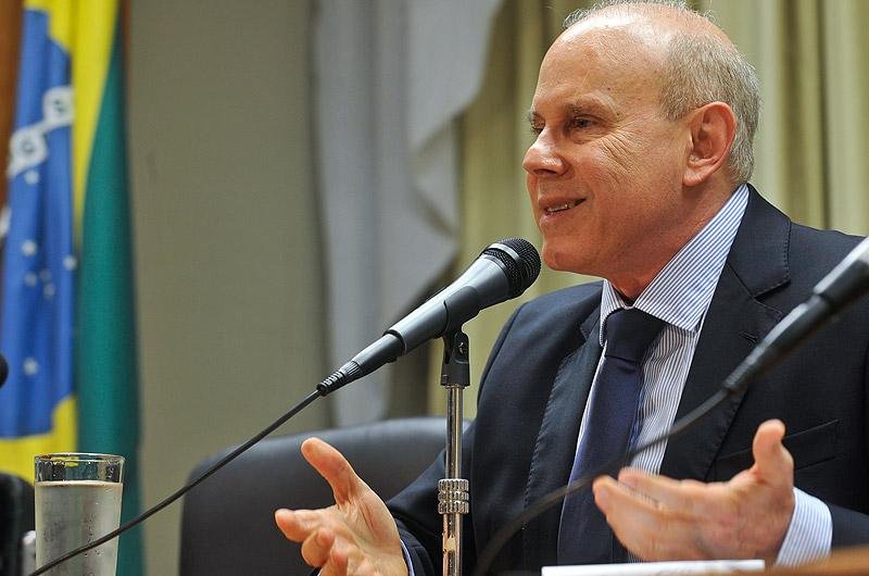 Mantega destaca urg&ecirc;ncia de redu&ccedil;&atilde;o da tarifa de energia