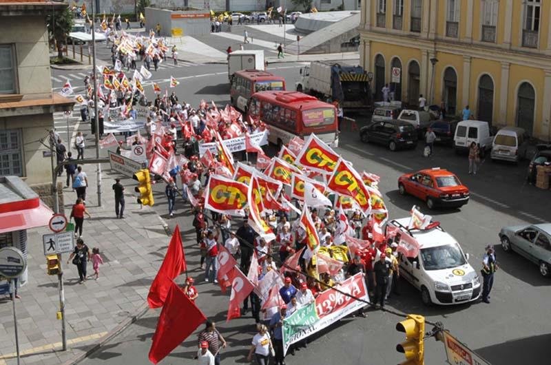 Manifesta&ccedil;&atilde;o da CUT na manh&atilde; de quarta-feira na Capital
