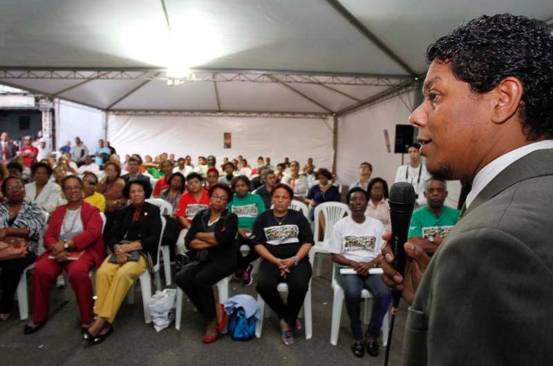 Solenidade reuniu autoridades do munic&iacute;pio e entidades de Direitos Humanos no Largo Zumbi dos Palmares