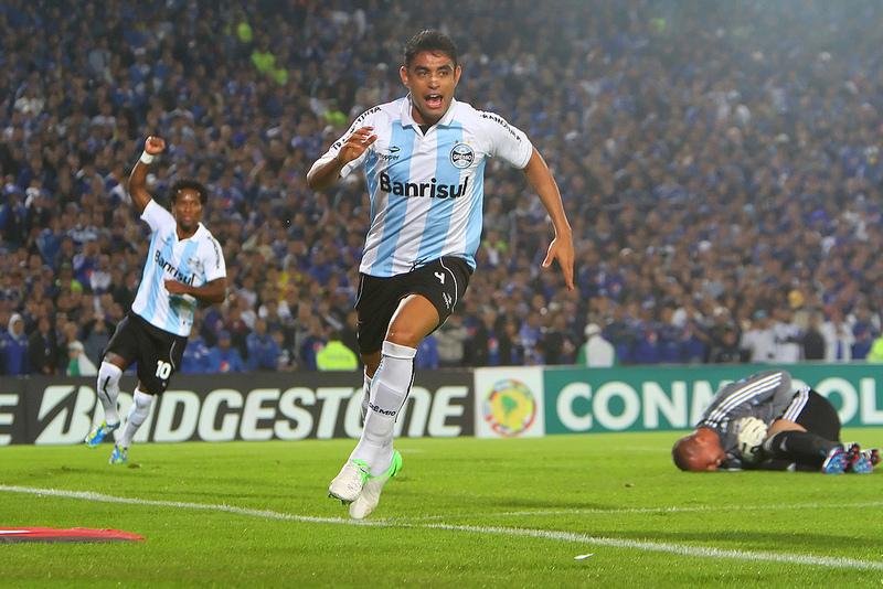 Gr&ecirc;mio marca o primeiro gol contra o Millonarios