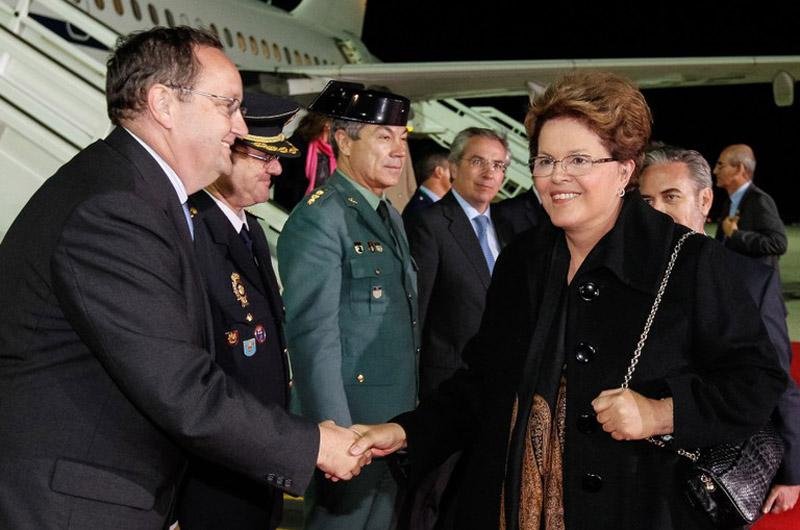 Presidenta Dilma Rousseff durante chegada no aeroporto de Jerez