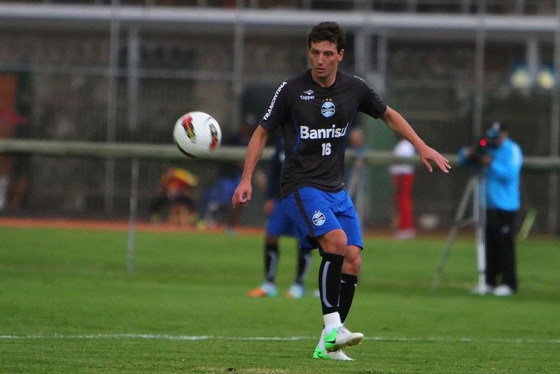 Luxemburgo deve encaminhar time do Gr&ecirc;mio com Elano 