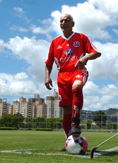 Breno Marangheello foi homenageado pela Associa&ccedil;&atilde;o Senior de Futebol