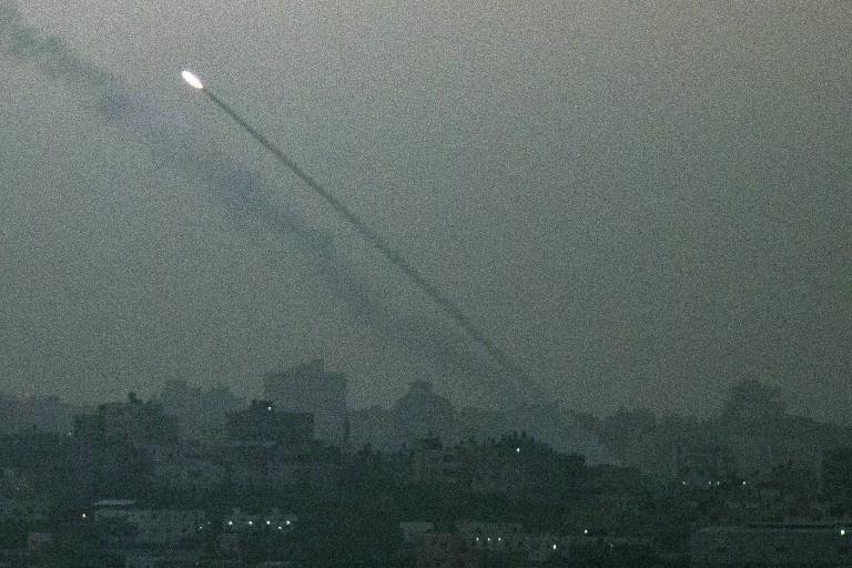 Foguete &eacute; lan&ccedil;ado contra Israel