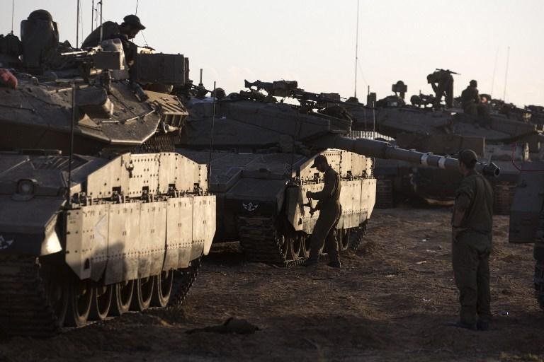 Soldados e tanques se concentram junto &agrave; fronteira com Gaza
