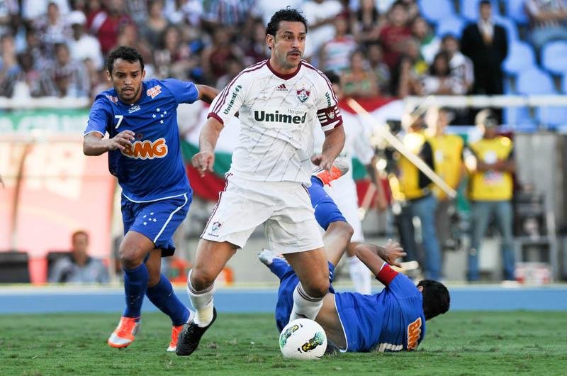Cruzeiro vence e carimba faixa do campe&atilde;o Fluminense