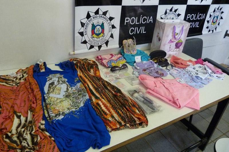Mulher pegou roupas, &oacute;culos e produtos de beleza em quatro lojas