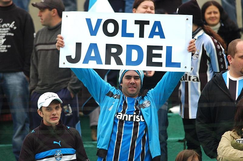 Torcidas pedem volta de Jardel