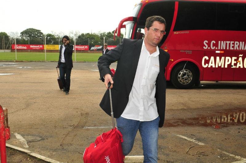 Osmar Loss assumir&aacute; como t&eacute;cnico interino do Inter no lugar de Fernand&atilde;o (ao fundo)