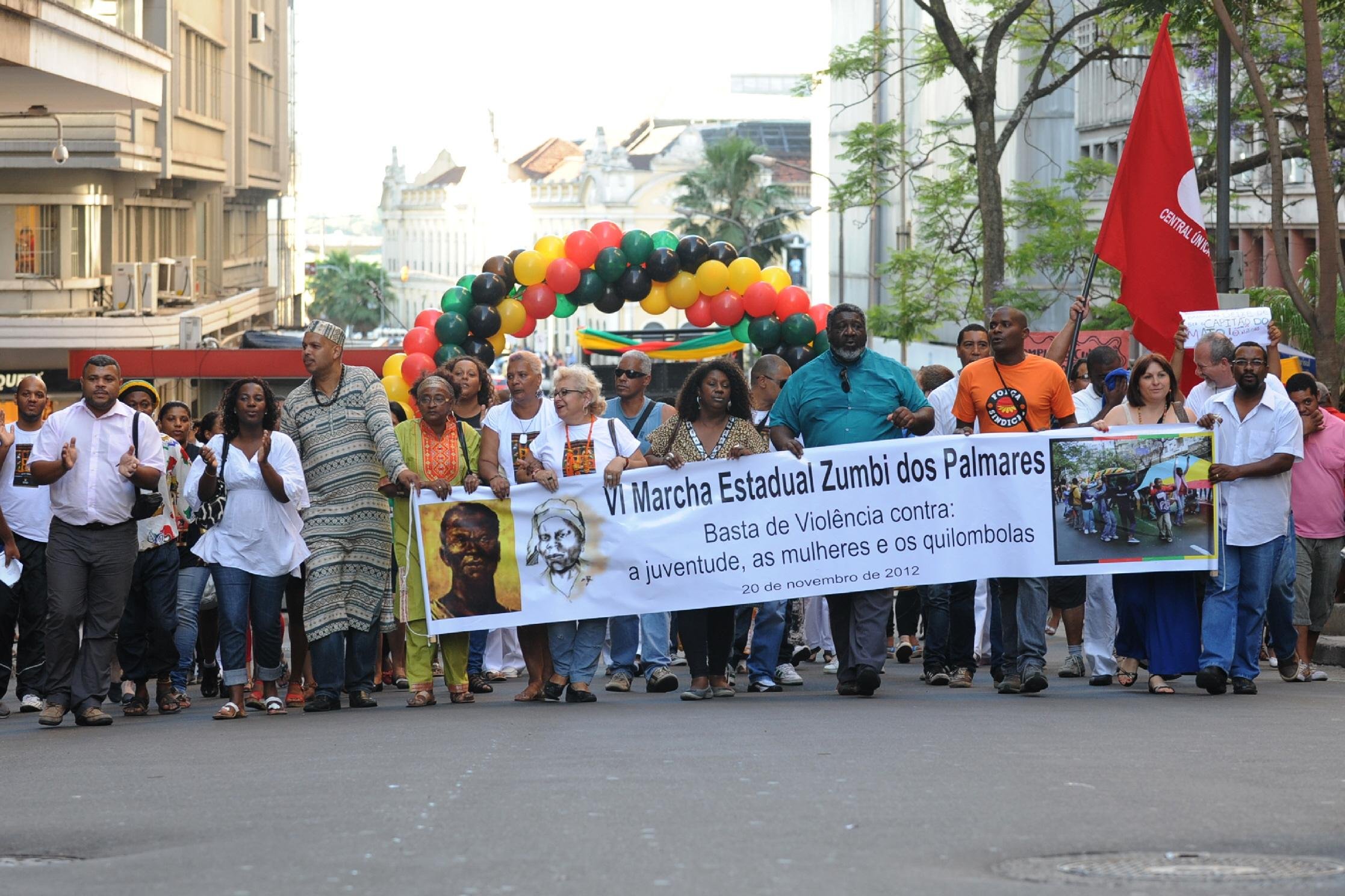 Marcha Zumbi dos Palmares re&uacute;ne cerca de 2 mil pessoas