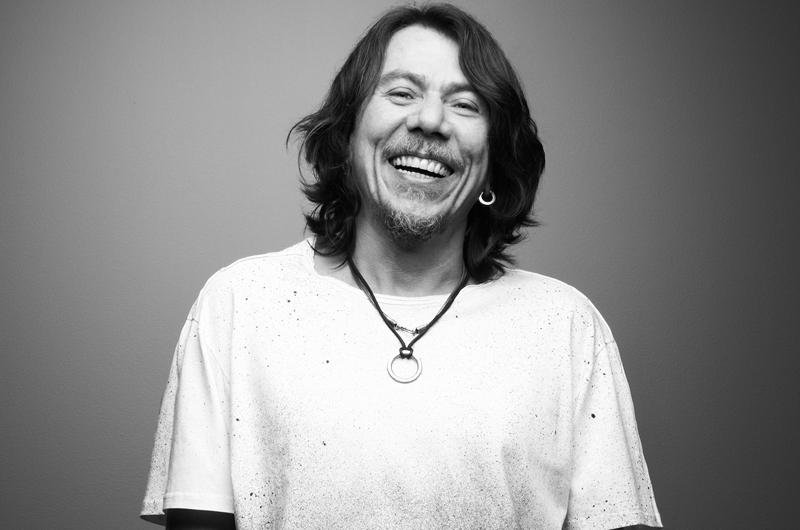 Lenine traz &agrave; Porto Alegre show da turn&ecirc; &acute;Ch&atilde;o&acute;, no Ara&uacute;jo Viana, &agrave;s 21h