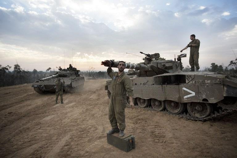 Apesar da tr&eacute;gua, soldados israelenses preparam tanques perto da fronteira com a Faixa de Gaza