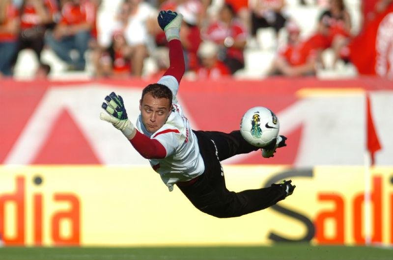 Goleiro Renan acertou a prorroga&ccedil;&atilde;o do v&iacute;nculo at&eacute; o final de 2013