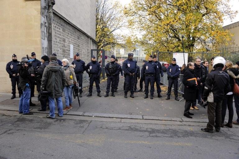 Policiais fazem a seguran&ccedil;a do Pal&aacute;cio de Justi&ccedil;a de Bordeaux, onde o ex-presidente franc&ecirc;s Nicolas Sarkozy prestou depoimento