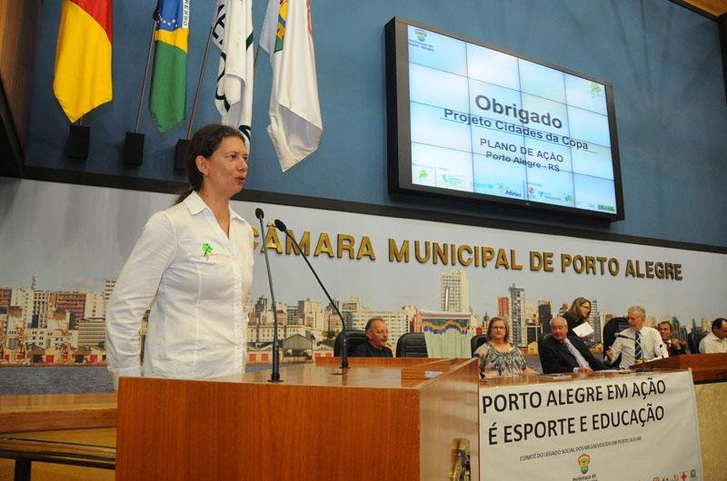 Ex-jogadora da Sele&ccedil;&atilde;o Brasileira de v&ocirc;lei Ana Moser coordena o projeto