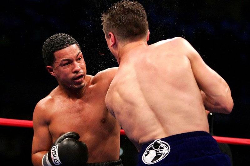 Campe&atilde;o de boxe Camacho sofre morte cerebral ap&oacute;s tiro