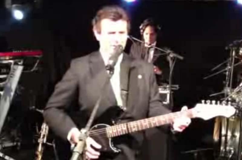 Ministro Luiz Fux cantou e tocou guitarra em jantar de homenagem a Joaquim Barbosa