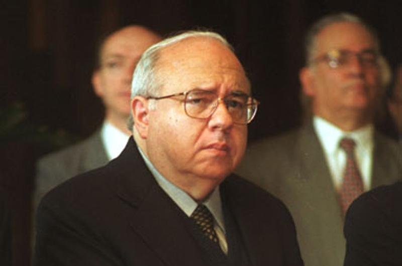 Luis Fernando Verissimo tem o v&iacute;rus influenza