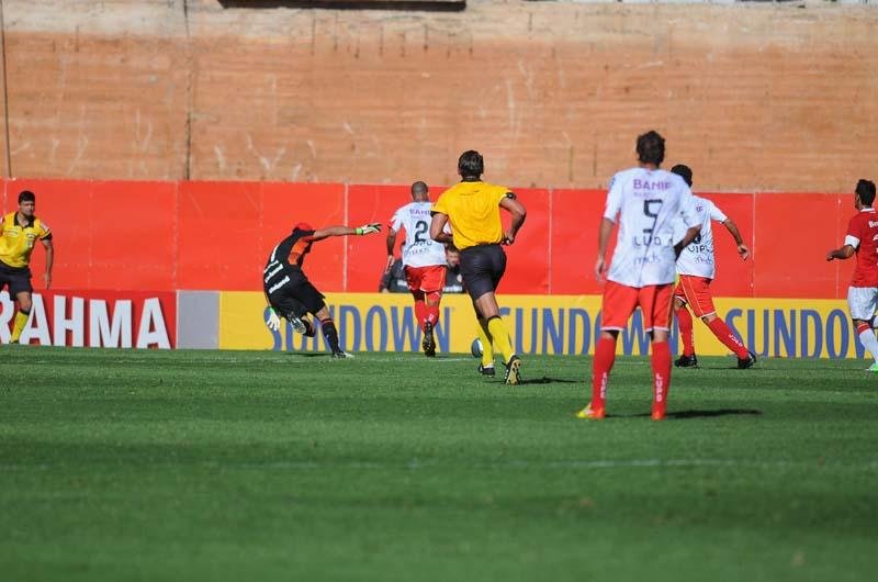 Inter perde para a Portuguesa em despedida melanc&oacute;lica do Beira-Rio