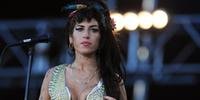 Peça sobre a vida de Amy Winehouse foi cancelada na Dinamarca, a pedido do pai da cantora