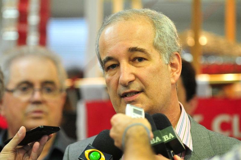 Luigi descarta acerto com t&eacute;cnico nesta segunda-feira