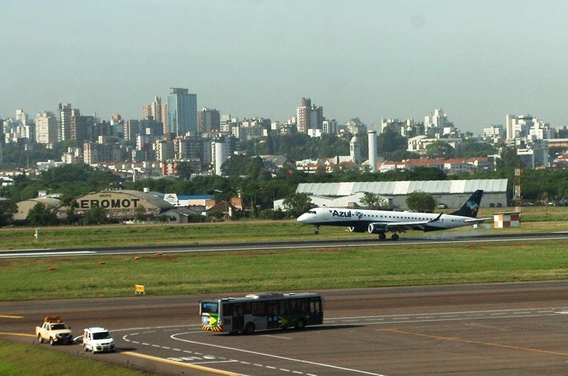 Presen&ccedil;a de neblina no terminal causou atrasos e cancelamentos 