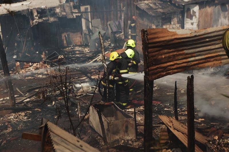 Inc&ecirc;ndio foi controlado e n&atilde;o houve feridos
