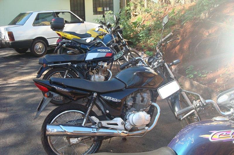 Motos e carros foram apreendidos em opera&ccedil;&atilde;o contra o tr&aacute;fico de drogas no RS