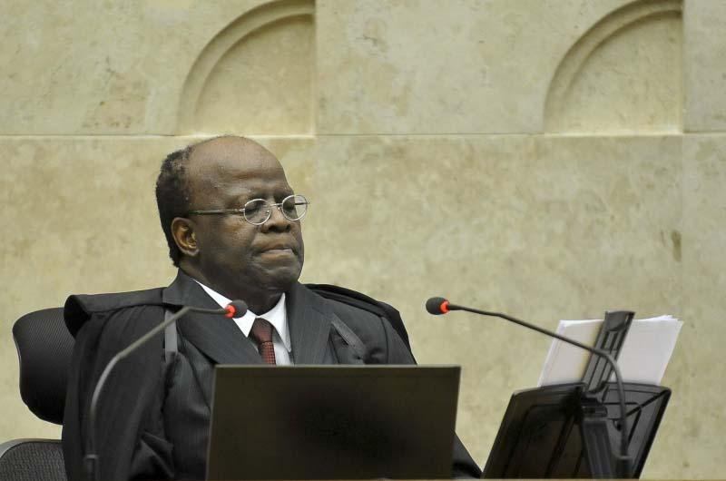 Joaquim Barbosa durante sess&atilde;o do mensal&atilde;o