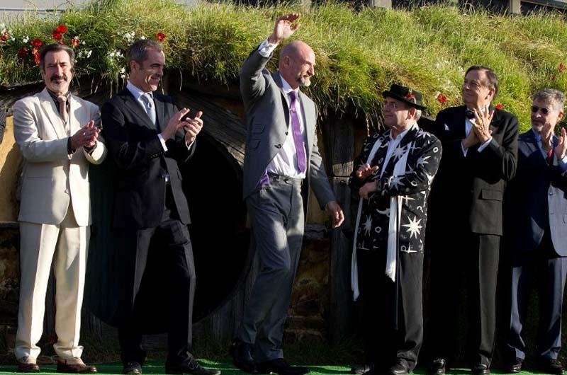 Cem mil acompanham estreia mundial de &acute;&acute;O Hobbit`` na Nova Zel&acirc;ndia
