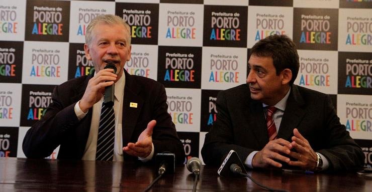 Prefeito Jos&eacute; Fortunati e vice Sebasti&atilde;o Melo apresentam projeto de reforma da prefeitura de Porto Alegre