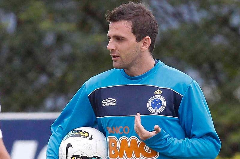 Rui Costa encerra possibilidade de contratar Montillo