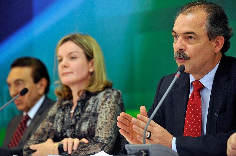 Governo anuncia veto parcial ao projeto de royalties do petr&oacute;leo