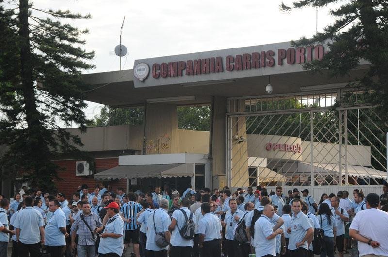Trabalhadores rejeitam acordo e mant&ecirc;m paralisa&ccedil;&atilde;o na Carris