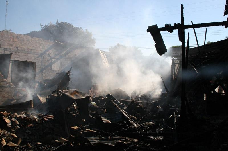 Inc&ecirc;ndio atingiu ao menos dez estabelecimentos comerciais no centro de Uruguaiana