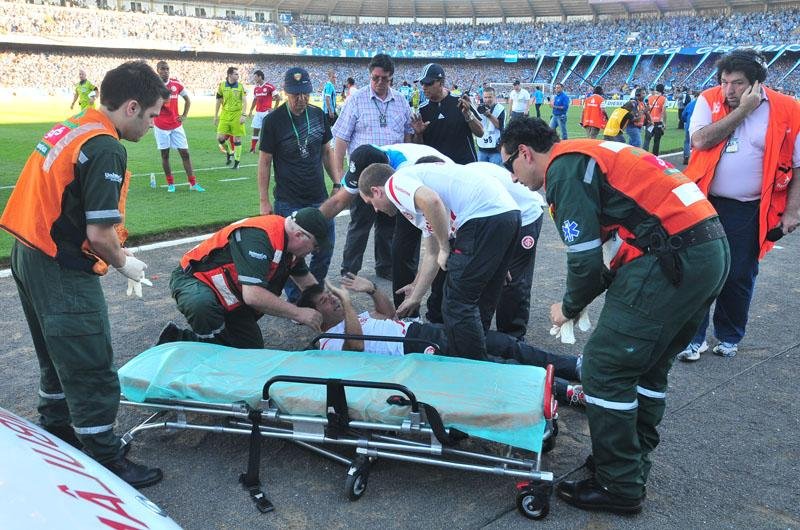 Torcedor arremessou um roj&atilde;o na &aacute;rea t&eacute;cnica do Inter
