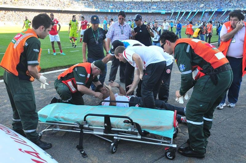 Um roj&atilde;o quase atingiu o preparador f&iacute;sico do Inter Fl&aacute;vio Soares