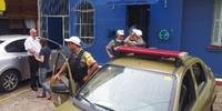Dupla invade escritório e rende 15 para roubar pertences em Porto Alegre
