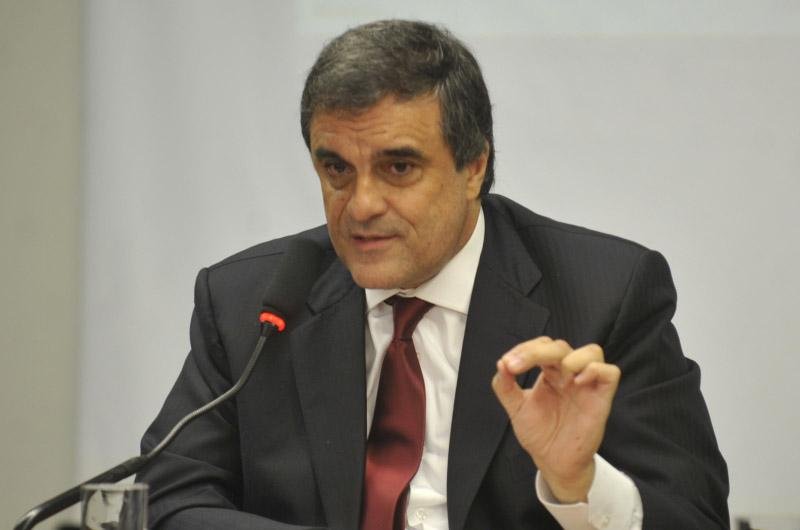 Jos&eacute; Eduardo Cardozo explicou que, por crit&eacute;rios t&eacute;cnicos da PF, a ex-chefe de gabinete n&atilde;o responder&aacute; por forma&ccedil;&atilde;o de quadrilha